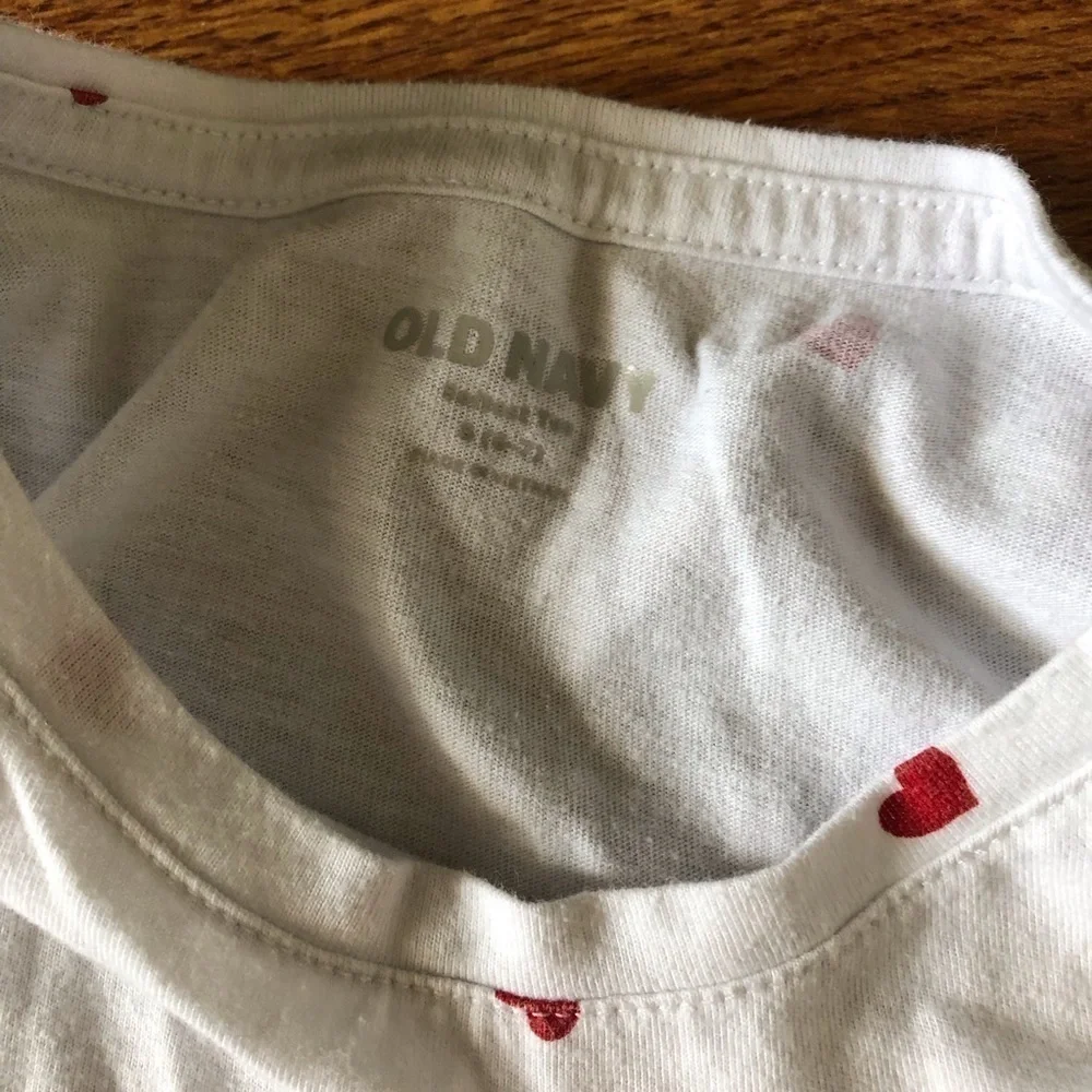 Old Navy white heart print long sleeve softest tee in size S (6-7)